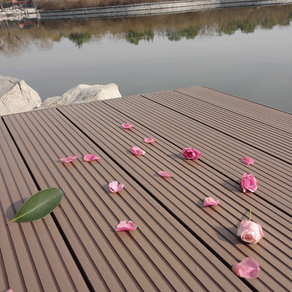 WPC Plastic Outdoor Deck Flooring